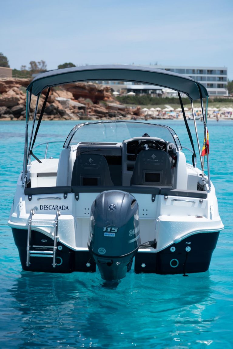 Stern of Jeanneau Cap Camarat 6,5 Descarada - Motorboat in Ibiza