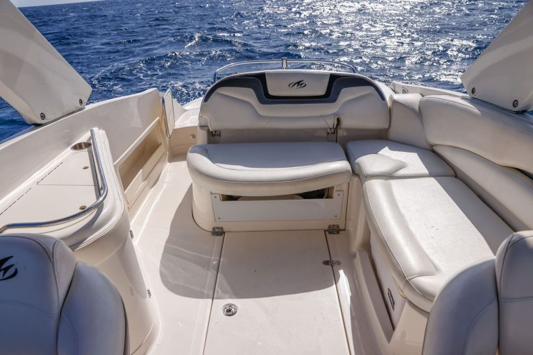Cockpit of Monterey 278 SS Xatona - Motorboat in Ibiza