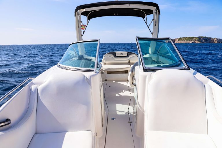 Bow sundeck of Monterey 278 SS Xatona - Motorboat in Ibiza