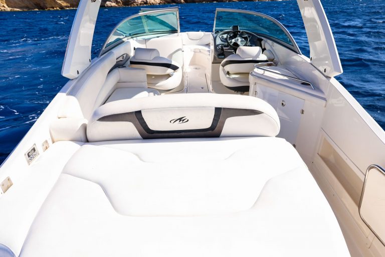 Sundeck of Monterey 278 SS Xatona - Motorboat in Ibiza