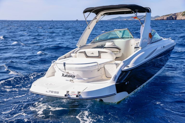Stern of Monterey 278 SS Xatona - Motorboat in Ibiza