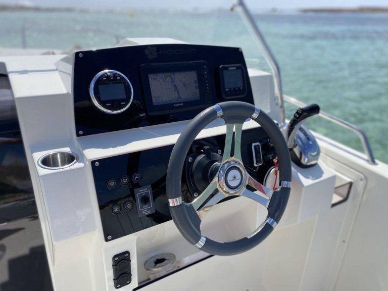 Rudder of Pacific Craft 650 Cocker - Motorboat in Ibiza