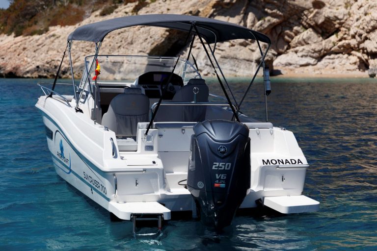 Stern 2 of Pacific Craft 700 Sun Crusier Monada - Motorboat in Ibiza