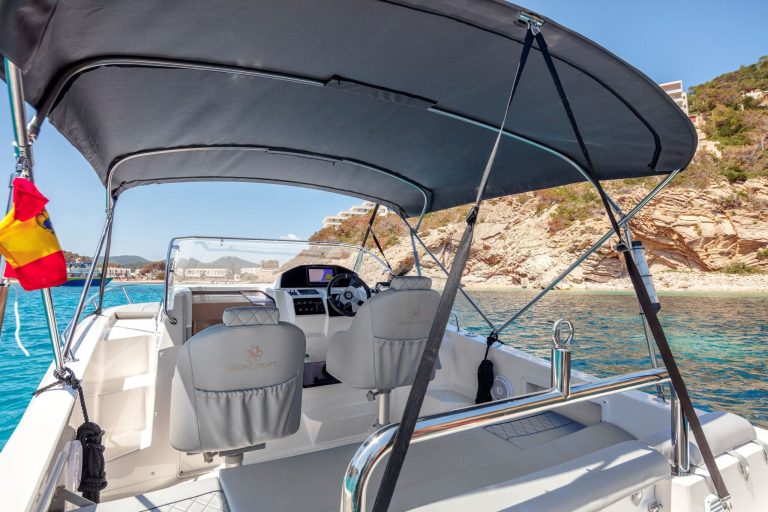 Rudder of Pacific Craft 700 Sun Crusier Monada - Motorboat in Ibiza