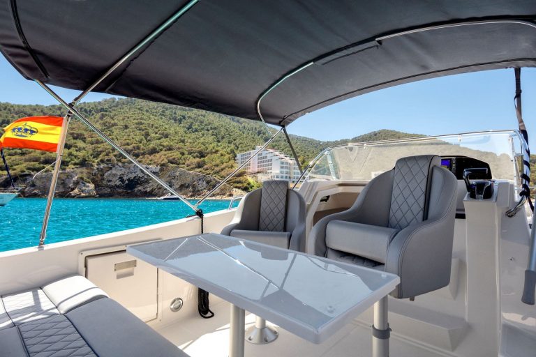 Stern table of Pacific Craft 700 Sun Crusier Monada - Motorboat in Ibiza