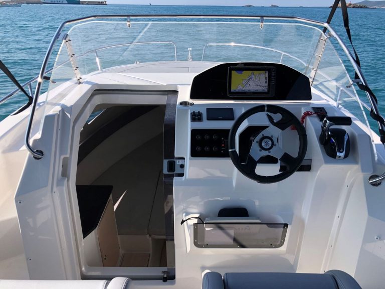 Pacific Craft 700 Sun Crusier Monada in Ibiza