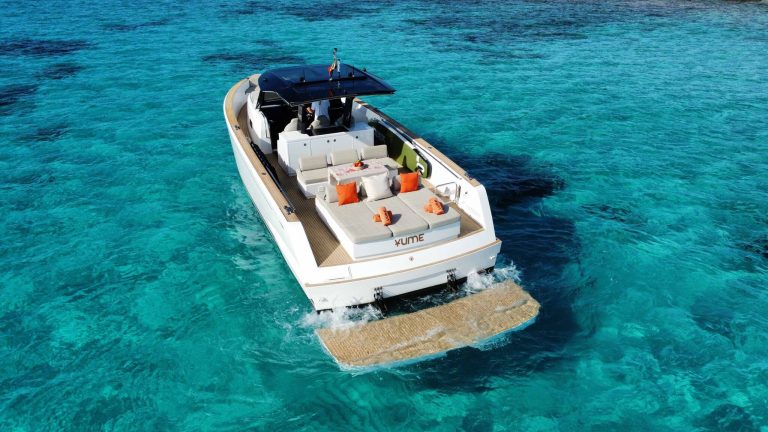 Stern of Pardo 43 Yume - Yacht in Ibiza