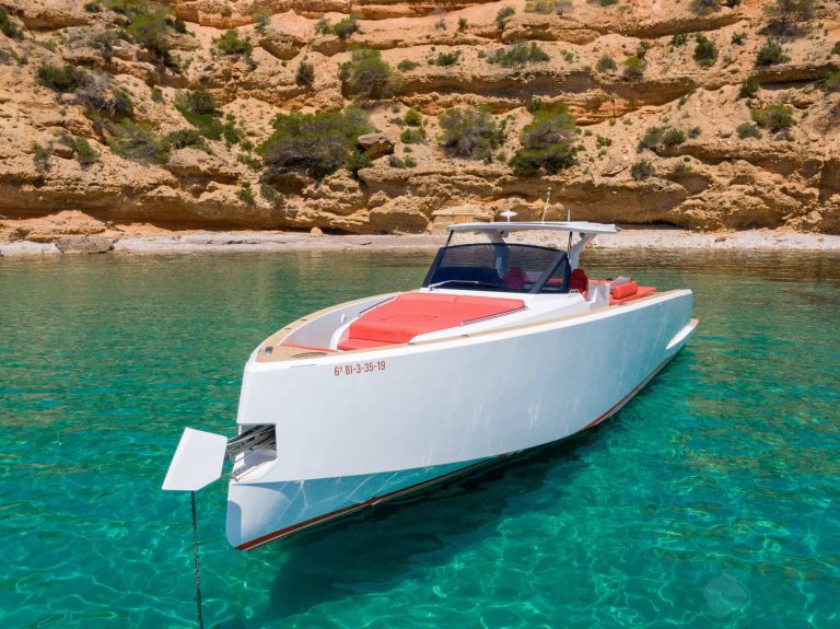 Bow of Pardo 50 Augusti - Yacht in Ibiza