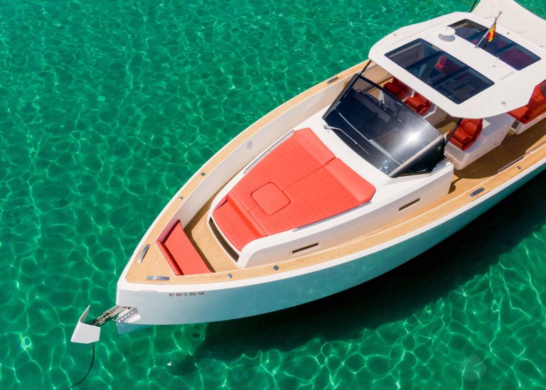 Bow sundeck of Pardo 50 Augusti - Yacht in Ibiza