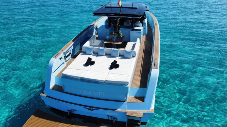Stern of Pardo 50 I'm off - Yacht in Ibiza
