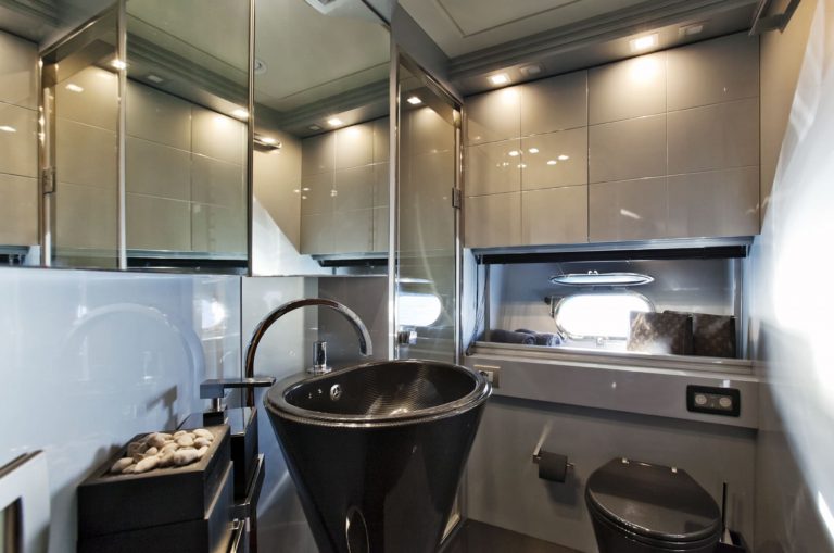 Bathroom of Ab 78 Zazzazu - Yacht in Ibiza