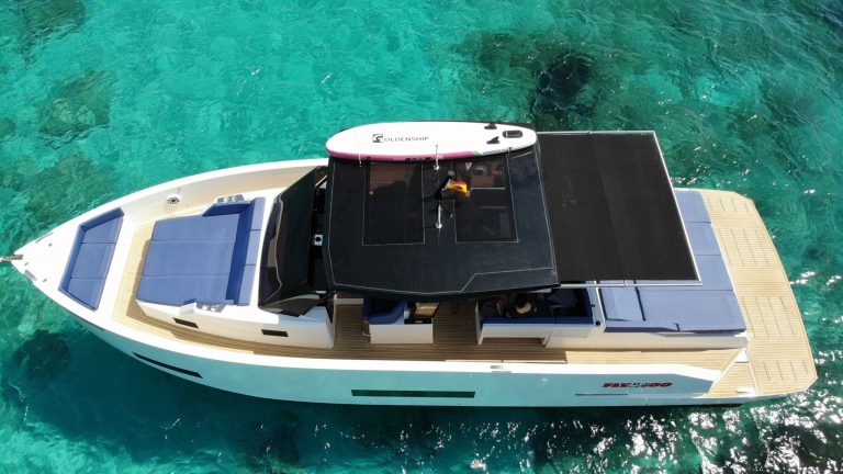 Bow sundeck of De Antonio D42 Fly100 - Yacht in Ibiza