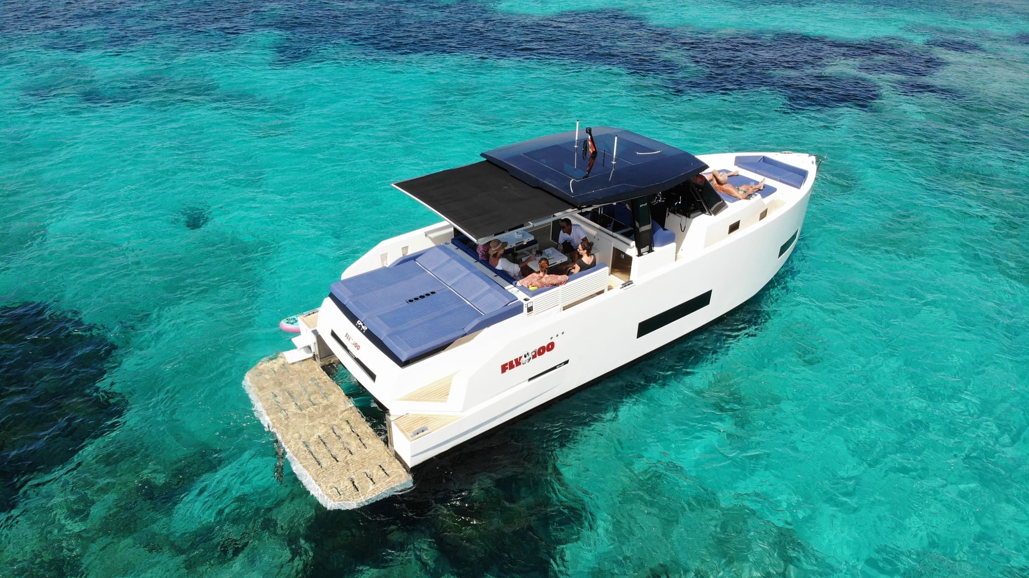 Starboard view of De Antonio D42 Fly100 - Yacht in Ibiza