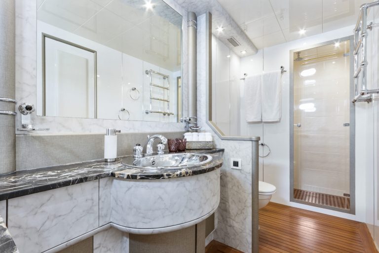 Bathroom of Mangusta 108 Belisa - Superyacht in Ibiza
