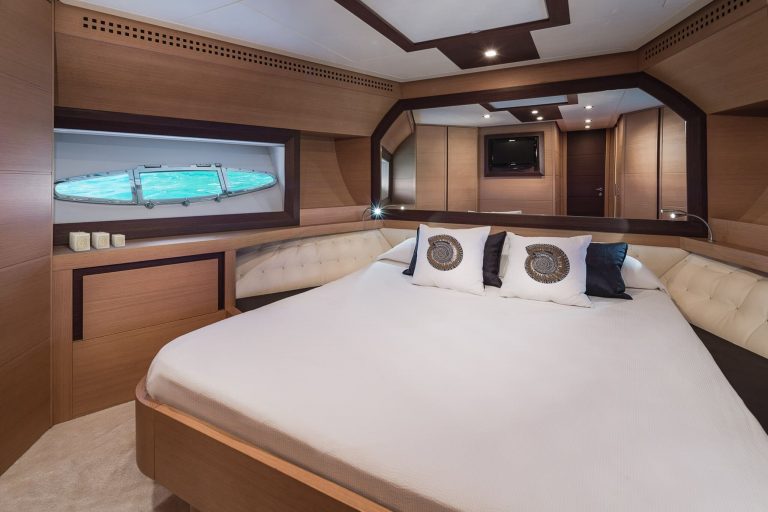 Cabin of Pershing 72 Sensation - Yacht in Ibiza