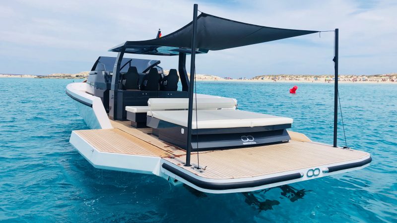Stern 2 of Seanfinity T4 Seanfinity - Yacht in Ibiza