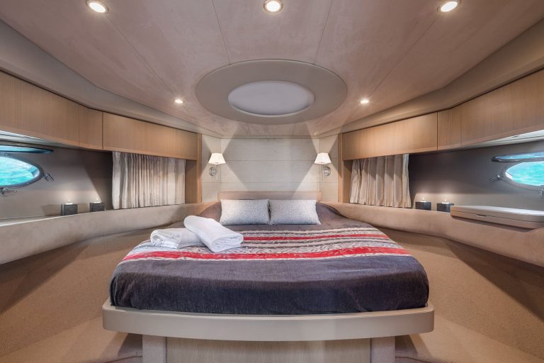 Cabin 2 of Princess V53 Manbero - Yacht in Ibiza