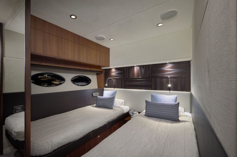 Cabin 2 of Princess V72 Ruby Tuesday - Yacht in Ibiza