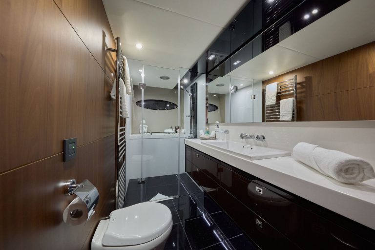 Bathroom of Princess V72 Ruby Tuesday - Yacht in Ibiza