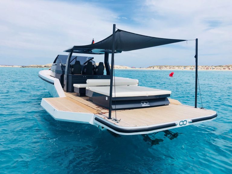 Sundeck of Seanfinity T4 Seanfinity - Yacht in Ibiza