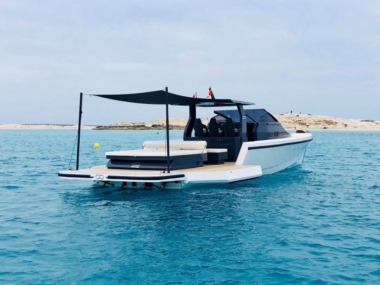 Stern 2 of Seanfinity T4 Seanfinity - Yacht in Ibiza