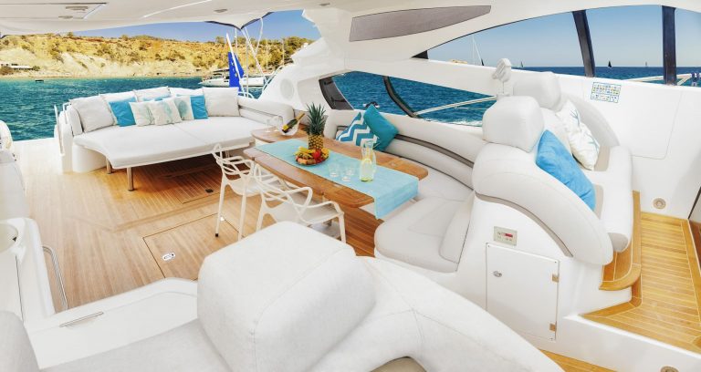 Stern table of Sunseeker Predator 68 Tranquility III - Yacht in Ibiza