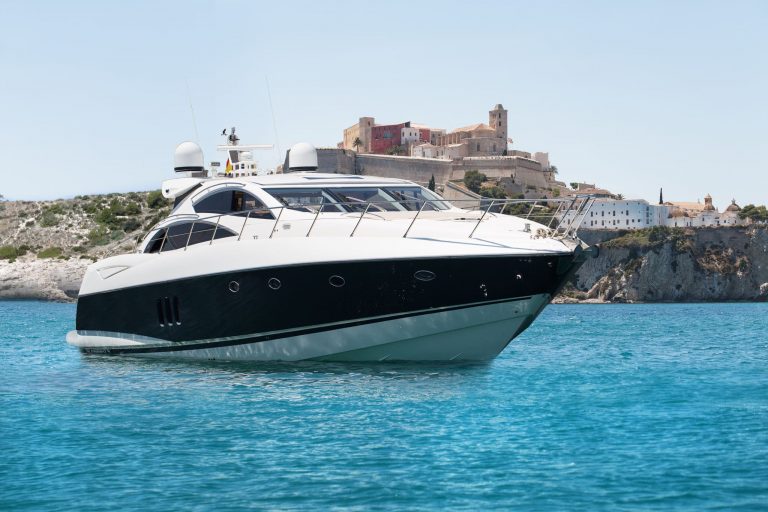 Bow of Sunseeker Predator 72 N9 - Yacht in Ibiza