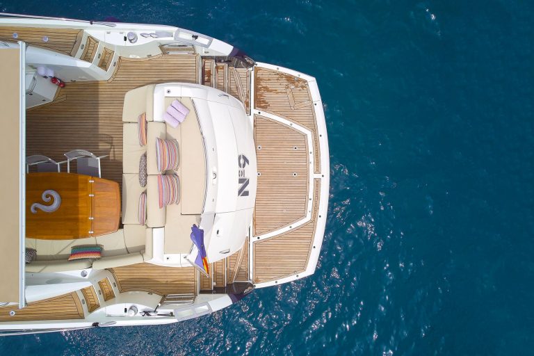 Stern of Sunseeker Predator 72 N9 - Yacht in Ibiza