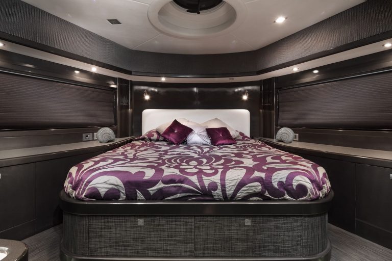 Cabin of Sunseeker Predator 82 Georgia - Superyacht in Ibiza