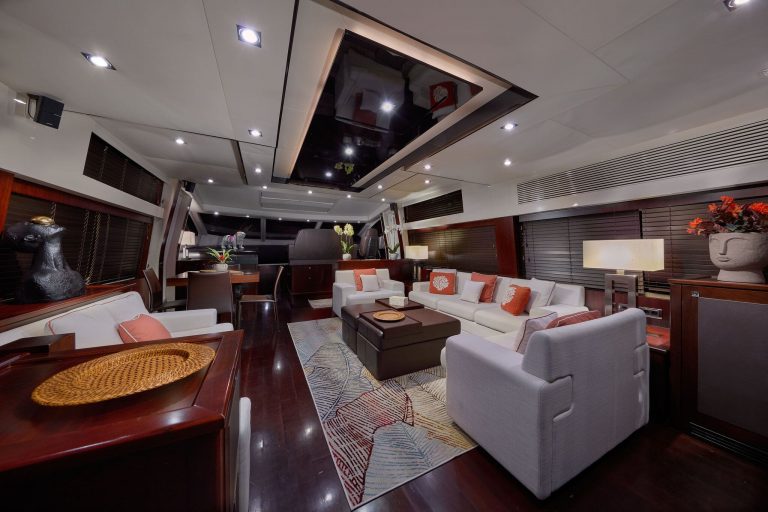 Lounge of Sunseeker Predator 84 Ariyas - Superyacht in Ibiza