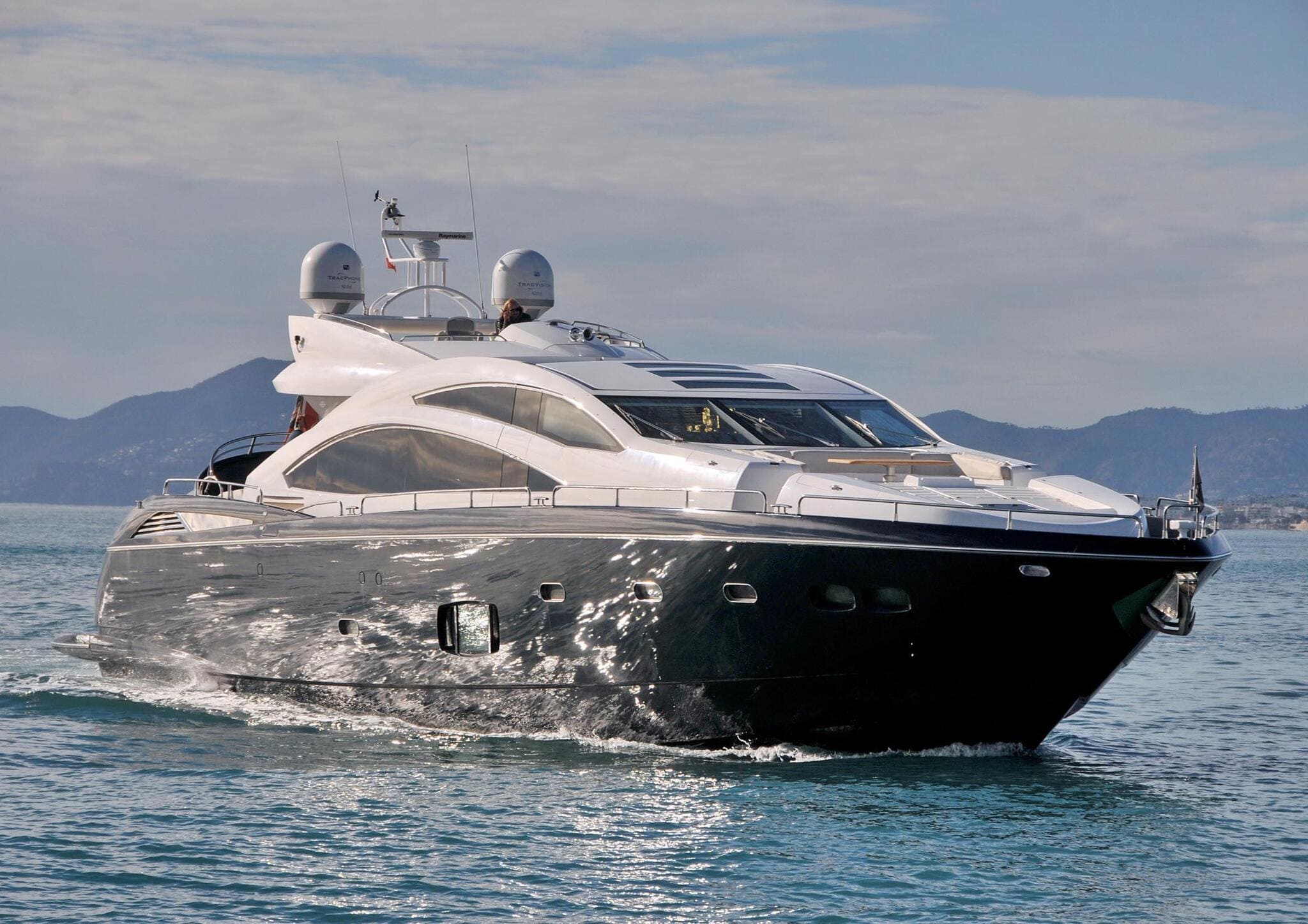 Starboard view of Sunseeker Predator 84 Ariyas - Superyacht in Ibiza
