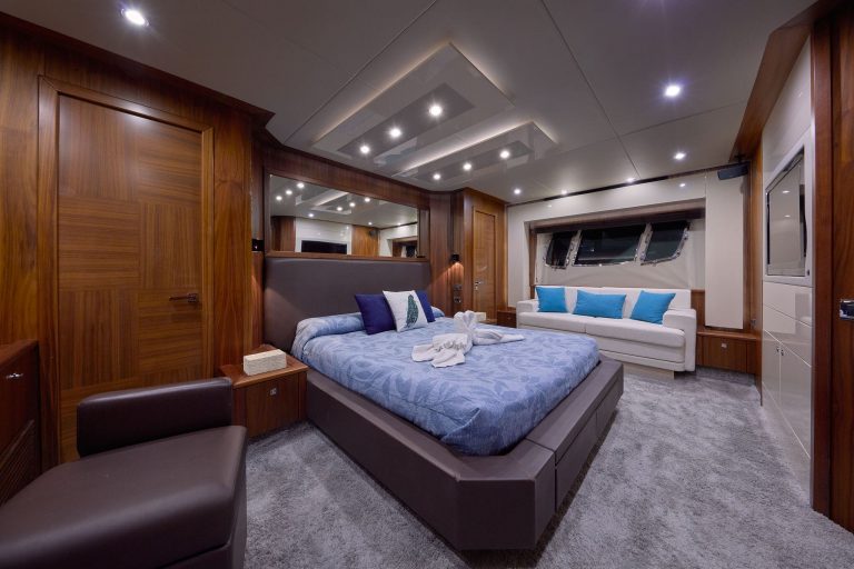 Cabin 2 of Sunseeker Predator 84 Ariyas - Superyacht in Ibiza