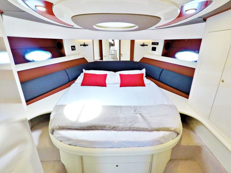 Cabin of Cranchi 50 Beach Walk - Yacht in Ibiza