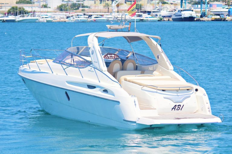 Stern of Cranchi Endurance 41 Abi Uno - Motorboat in Ibiza