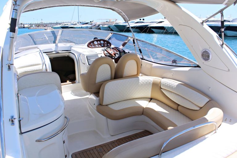 Cockpit of Cranchi Endurance 41 Abi Uno - Motorboat in Ibiza