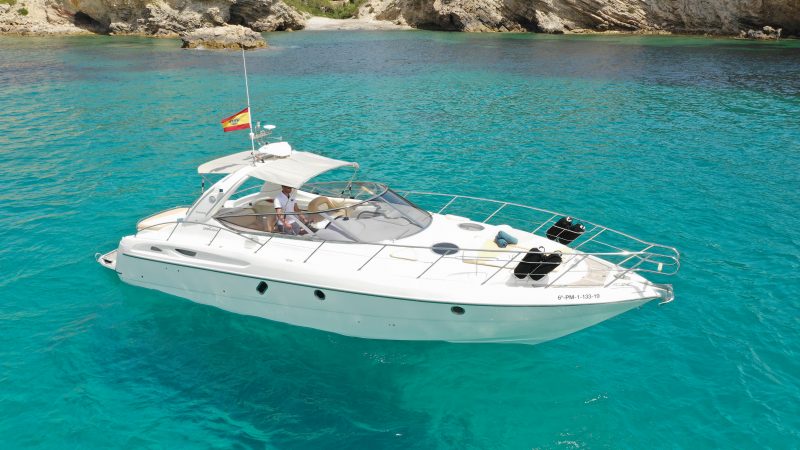 Starboard view of Cranchi Endurance 41 Abi Uno - Motorboat in Ibiza