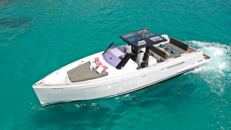 Port view of Fjord 40 Open Celebrate - Yacht in Ibiza