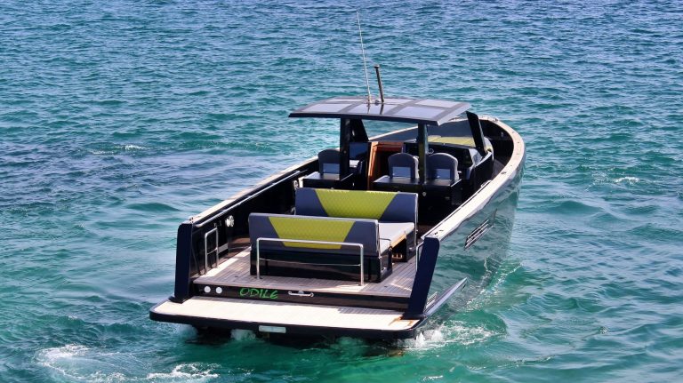Stern of Fjord 40 Open Odile - Yacht in Ibiza