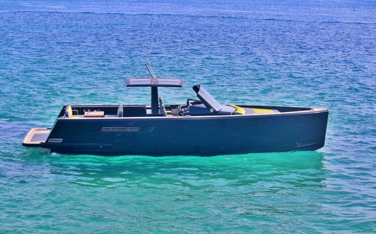 Starboard view of Fjord 40 Open Odile - Yacht in Ibiza