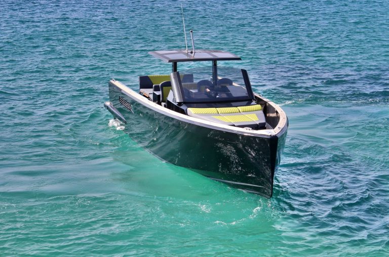 Bow sundeck of Fjord 40 Open Odile - Yacht in Ibiza