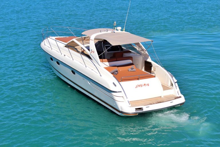 Stern of Princess V42 Jimbaran - Yacht in Ibiza