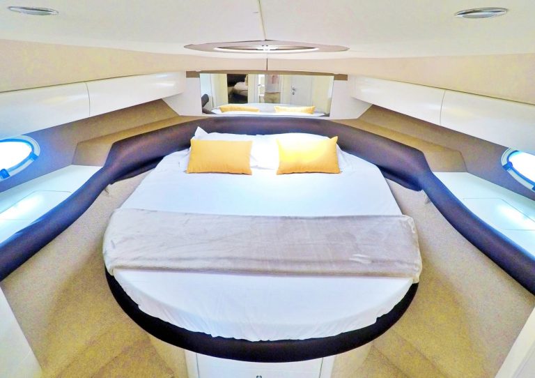 Cabin of Princess V42 Jimbaran - Yacht in Ibiza