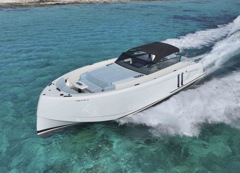 Bow of Vanquish VQ45 Victory - Yacht in Ibiza