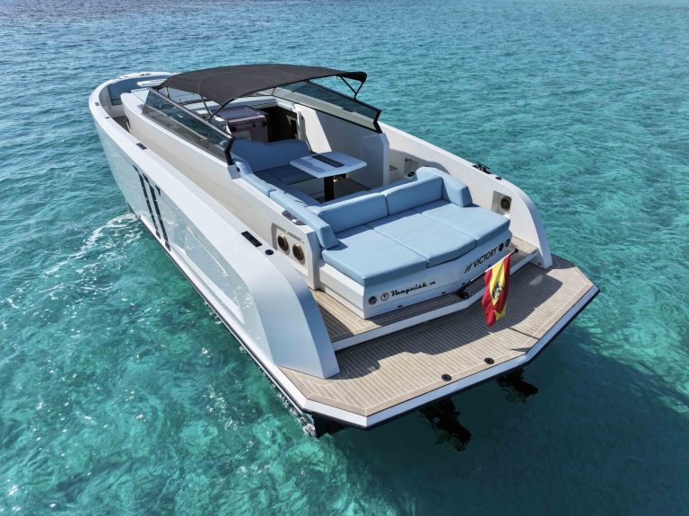 Stern of Vanquish VQ45 Victory - Yacht in Ibiza