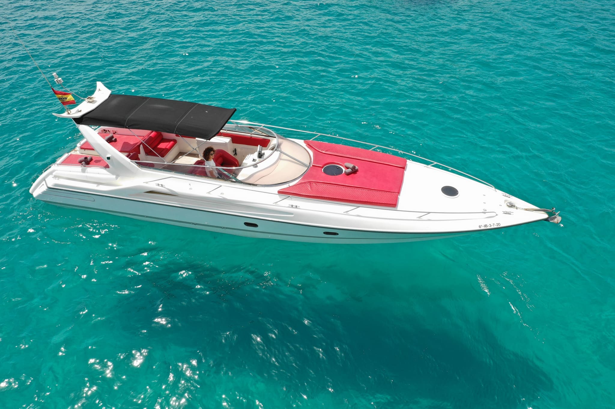 Starboard view of Sunseeker Apache 45 La gata - Yacht in Ibiza