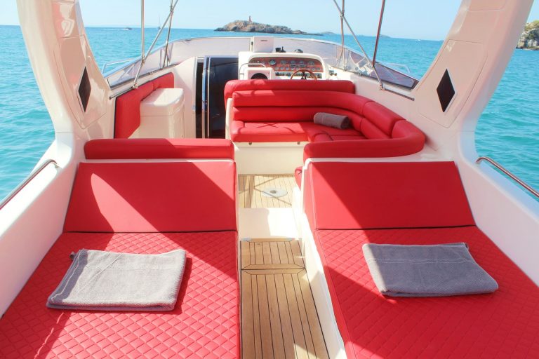 Sundeck of Sunseeker Apache 45 La gata - Yacht in Ibiza