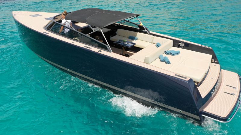 Sundeck of Van Dutch 40 Alchemist - Yacht in Ibiza