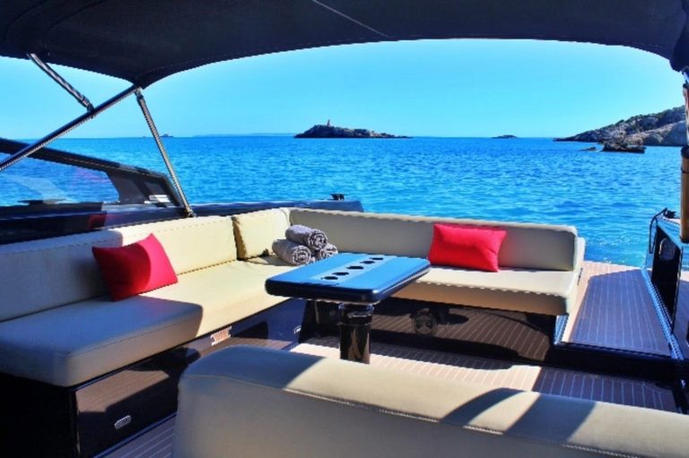 Cockpit of Van Dutch 40 Alchemist - Yacht in Ibiza