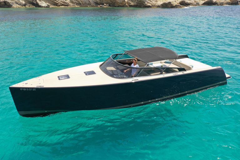 Port view of Van Dutch 40 Alchemist - Yacht in Ibiza