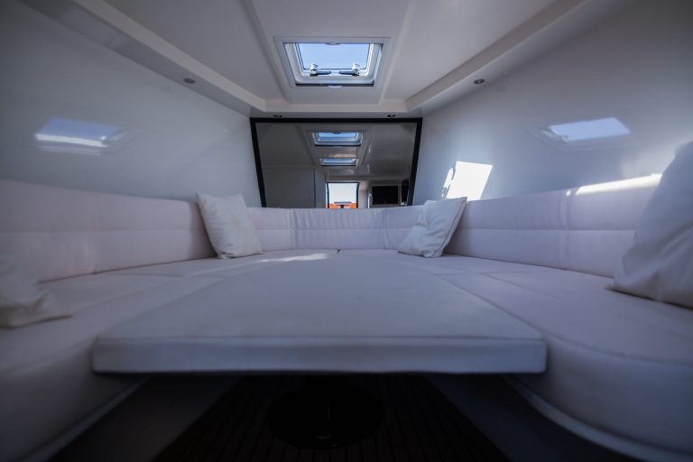 Cabin of Van Dutch 40 Perla - Yacht in Ibiza